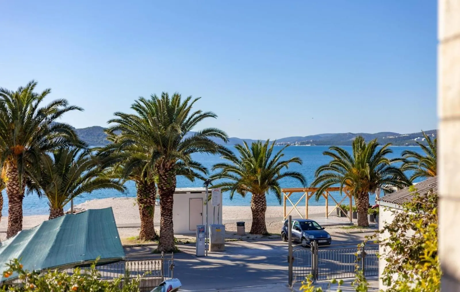 Apartment Affabilis Vip House - Top Location Right Next To The Beach - Free Parking - Sea View - Facilities And Activities Within Walking Distance - 15 Minutes From Split Airport - Buralux Properties Trogir Croatia