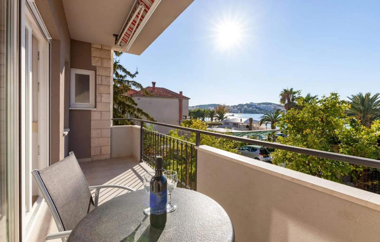 Affabilis Vip House - Top Location Right Next To The Beach - Free Parking - Sea View - Facilities And Activities Within Walking Distance - 15 Minutes From Split Airport - Buralux Properties Trogir Apartment