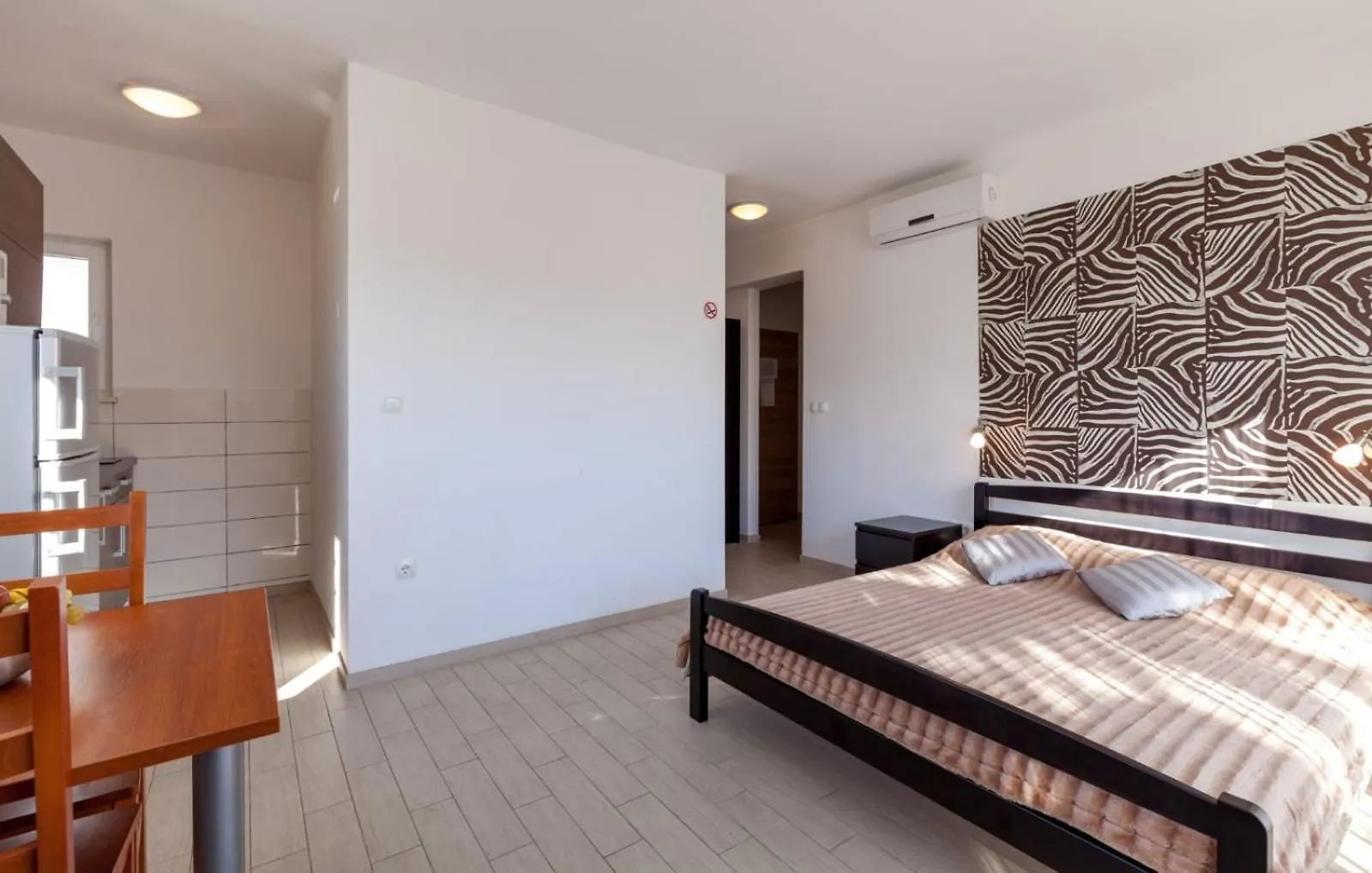 Apartment Affabilis Vip House - Top Location Right Next To The Beach - Free Parking - Sea View - Facilities And Activities Within Walking Distance - 15 Minutes From Split Airport - Buralux Properties Trogir
