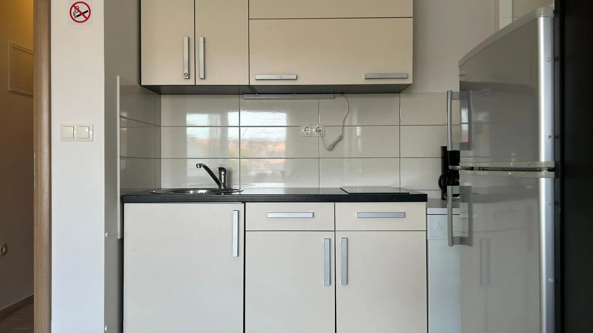 Affabilis Vip House - Top Location Right Next To The Beach - Free Parking - Sea View - Facilities And Activities Within Walking Distance - 15 Minutes From Split Airport - Buralux Properties Trogir