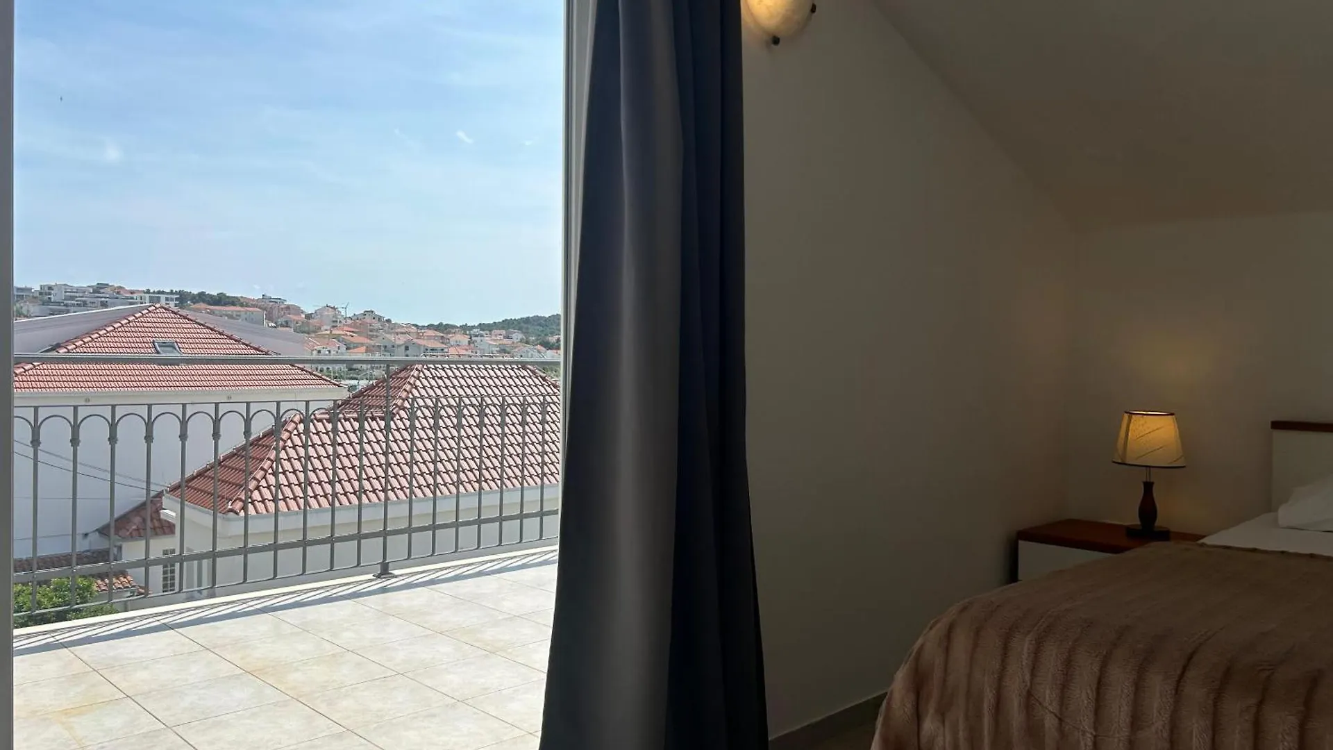Affabilis Vip House - Top Location Right Next To The Beach - Free Parking - Sea View - Facilities And Activities Within Walking Distance - 15 Minutes From Split Airport - Buralux Properties Trogir 0*,  Croatia