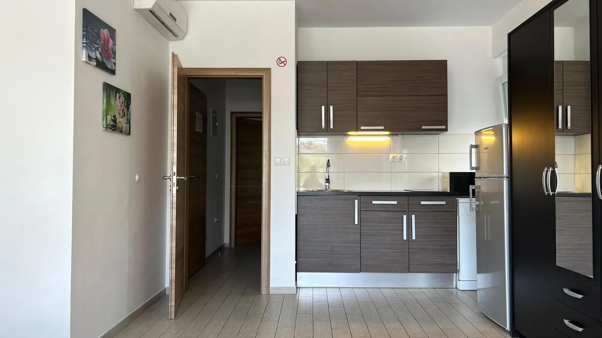 Apartment Affabilis Vip House - Top Location Right Next To The Beach - Free Parking - Sea View - Facilities And Activities Within Walking Distance - 15 Minutes From Split Airport - Buralux Properties Trogir