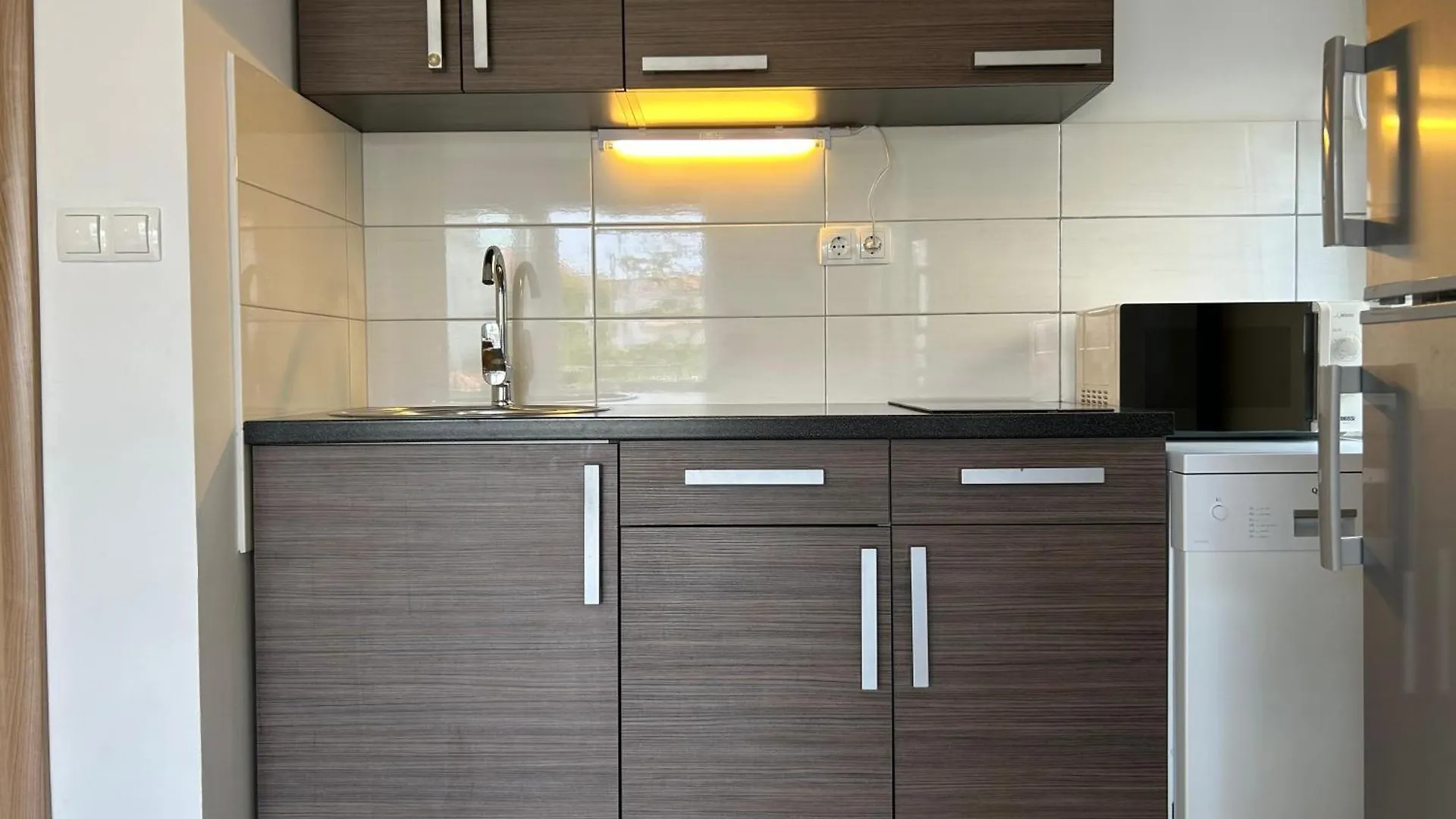 Apartment Affabilis Vip House - Top Location Right Next To The Beach - Free Parking - Sea View - Facilities And Activities Within Walking Distance - 15 Minutes From Split Airport - Buralux Properties Trogir