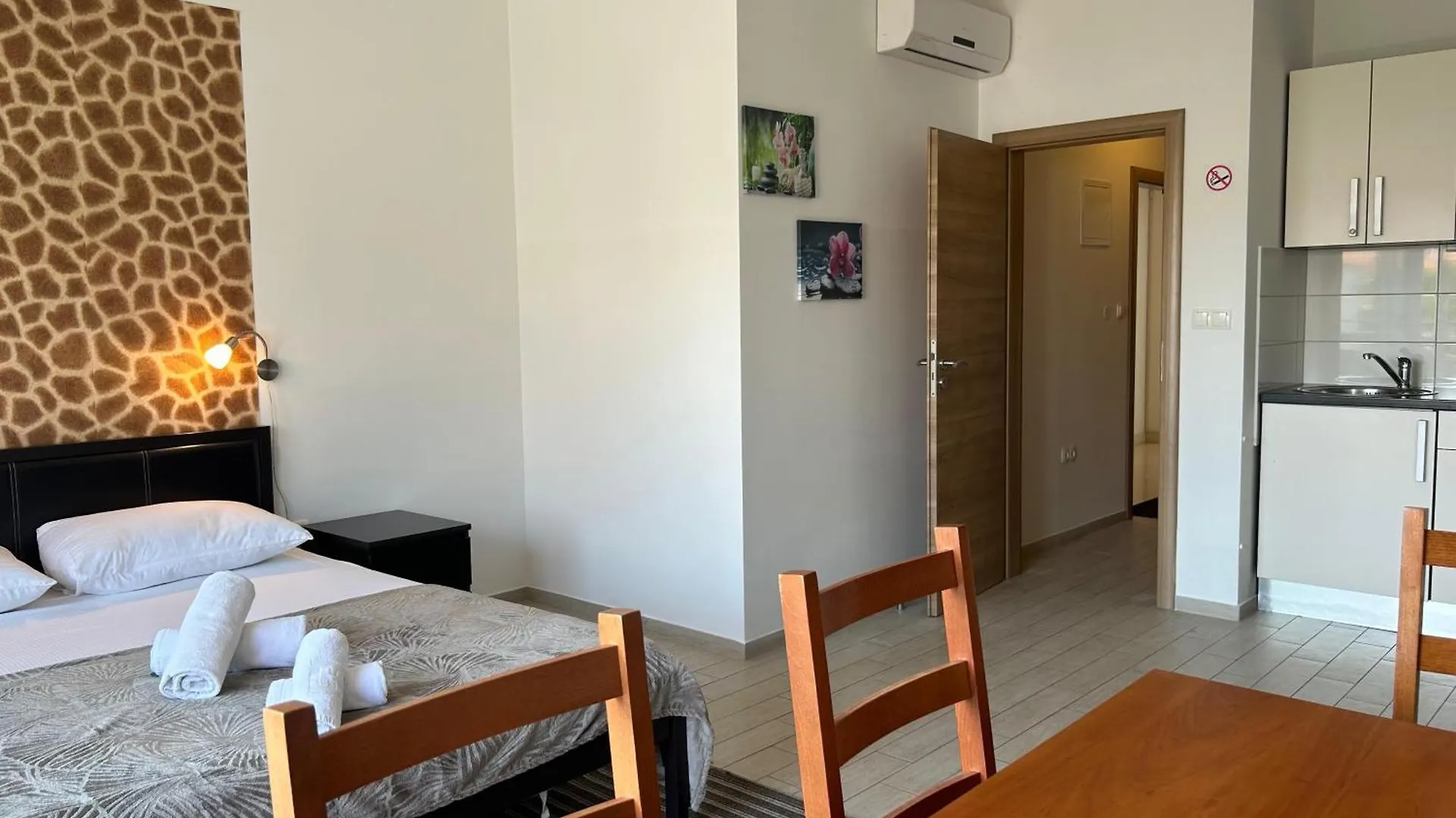 Affabilis Vip House - Top Location Right Next To The Beach - Free Parking - Sea View - Facilities And Activities Within Walking Distance - 15 Minutes From Split Airport - Buralux Properties Trogir Apartment