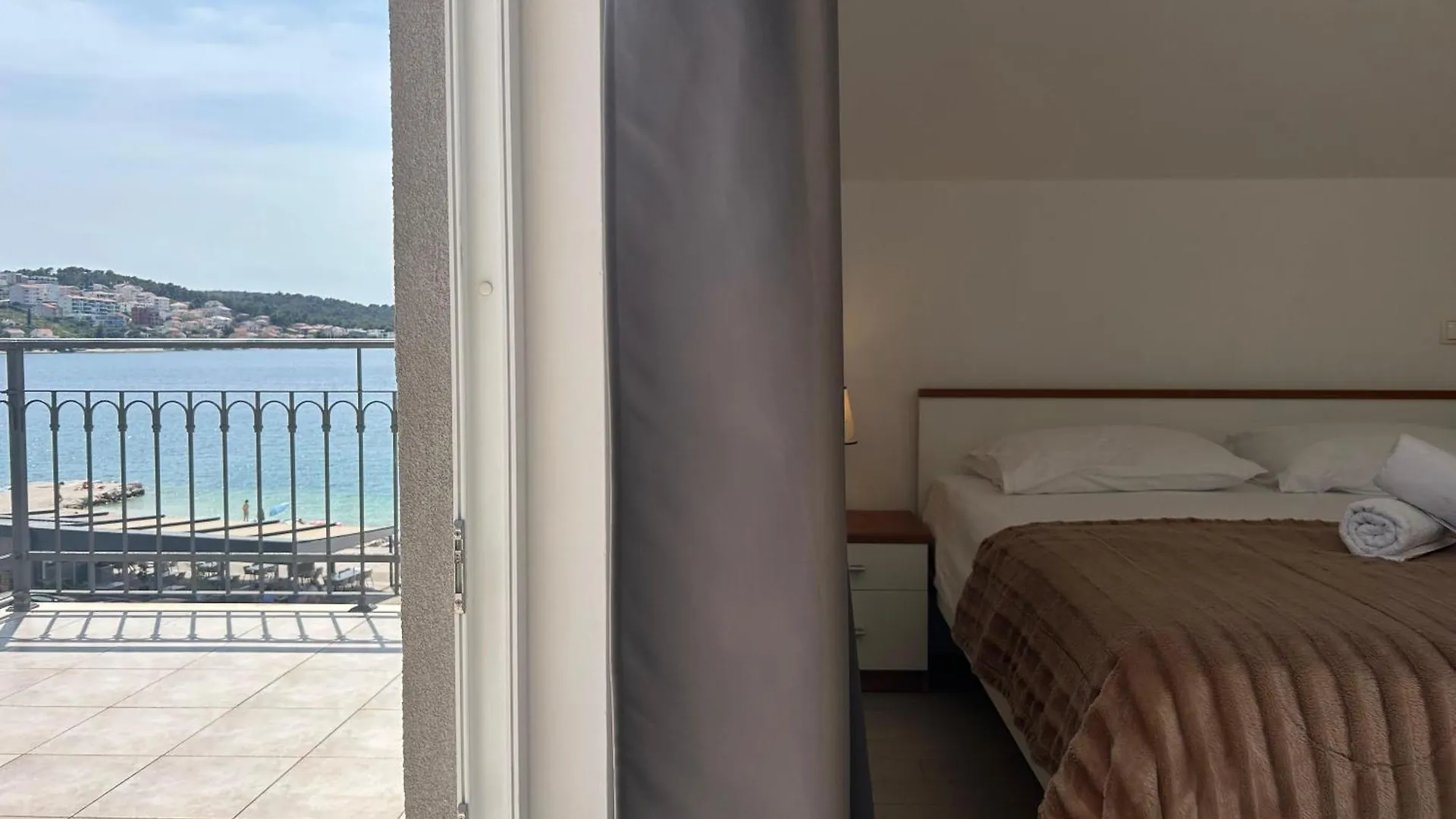 Apartment Affabilis Vip House - Top Location Right Next To The Beach - Free Parking - Sea View - Facilities And Activities Within Walking Distance - 15 Minutes From Split Airport - Buralux Properties Trogir Croatia