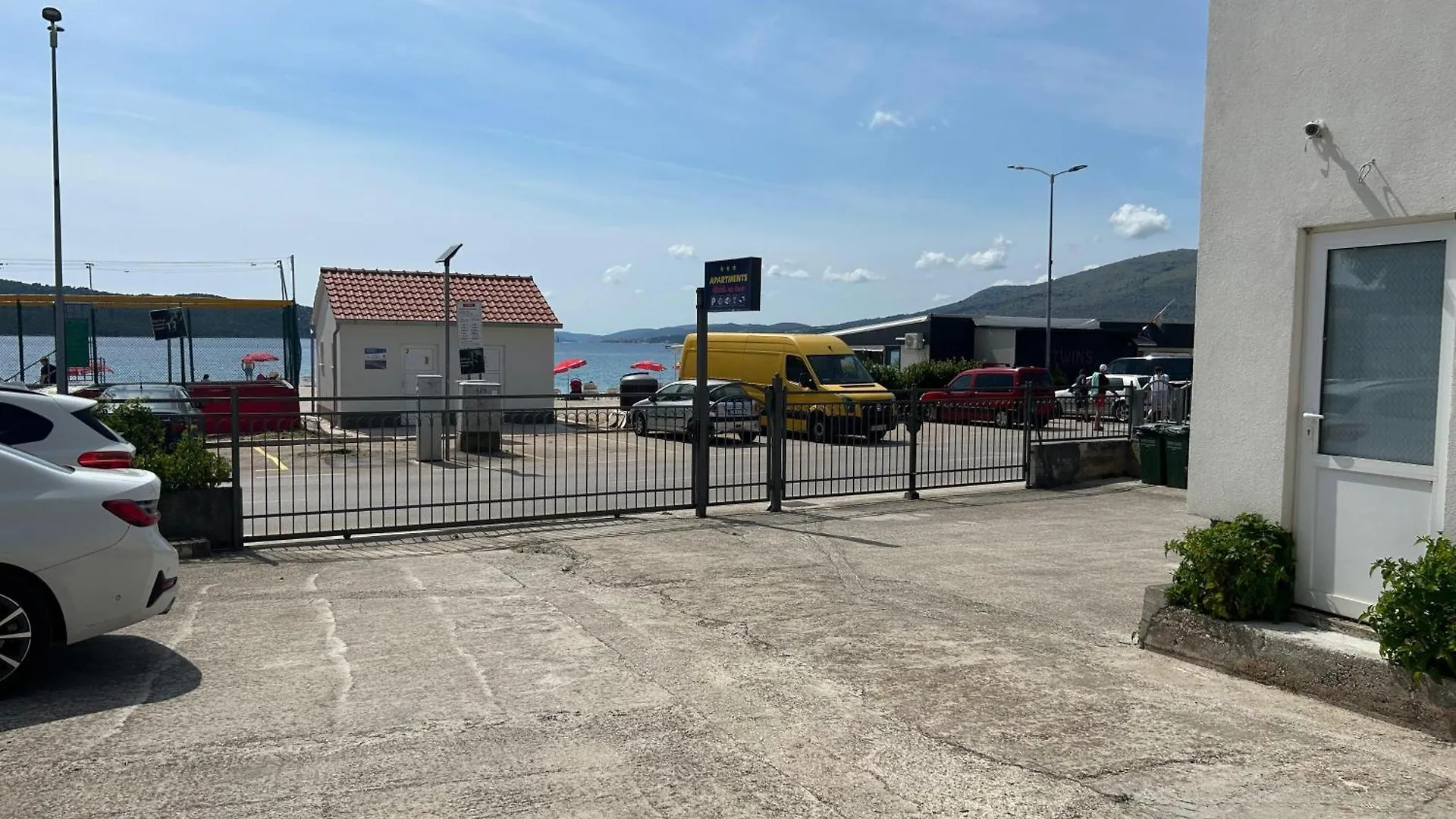 Affabilis Vip House - Top Location Right Next To The Beach - Free Parking - Sea View - Facilities And Activities Within Walking Distance - 15 Minutes From Split Airport - Buralux Properties Trogir Apartment