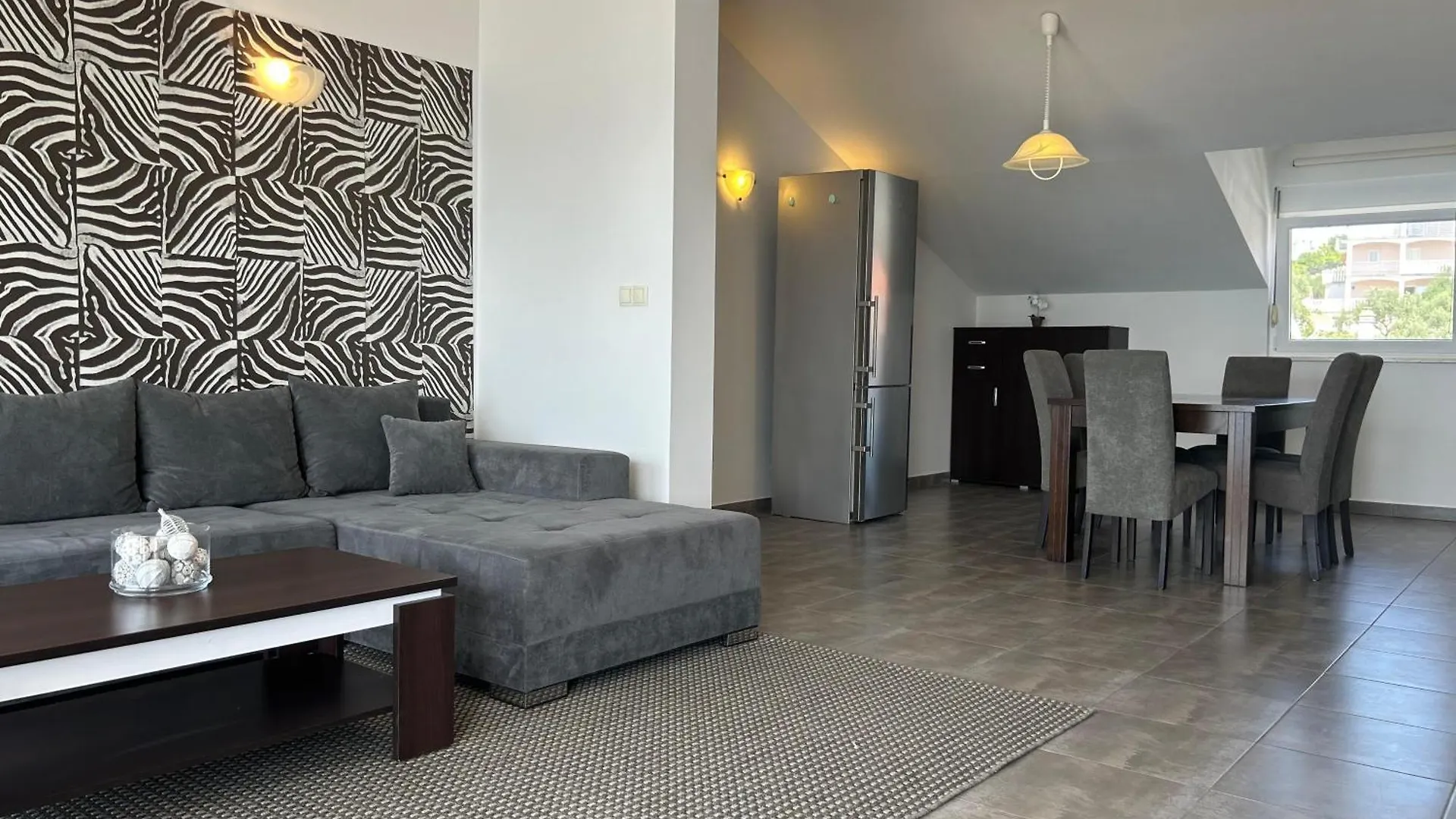 Affabilis Vip House - Top Location Right Next To The Beach - Free Parking - Sea View - Facilities And Activities Within Walking Distance - 15 Minutes From Split Airport - Buralux Properties Trogir