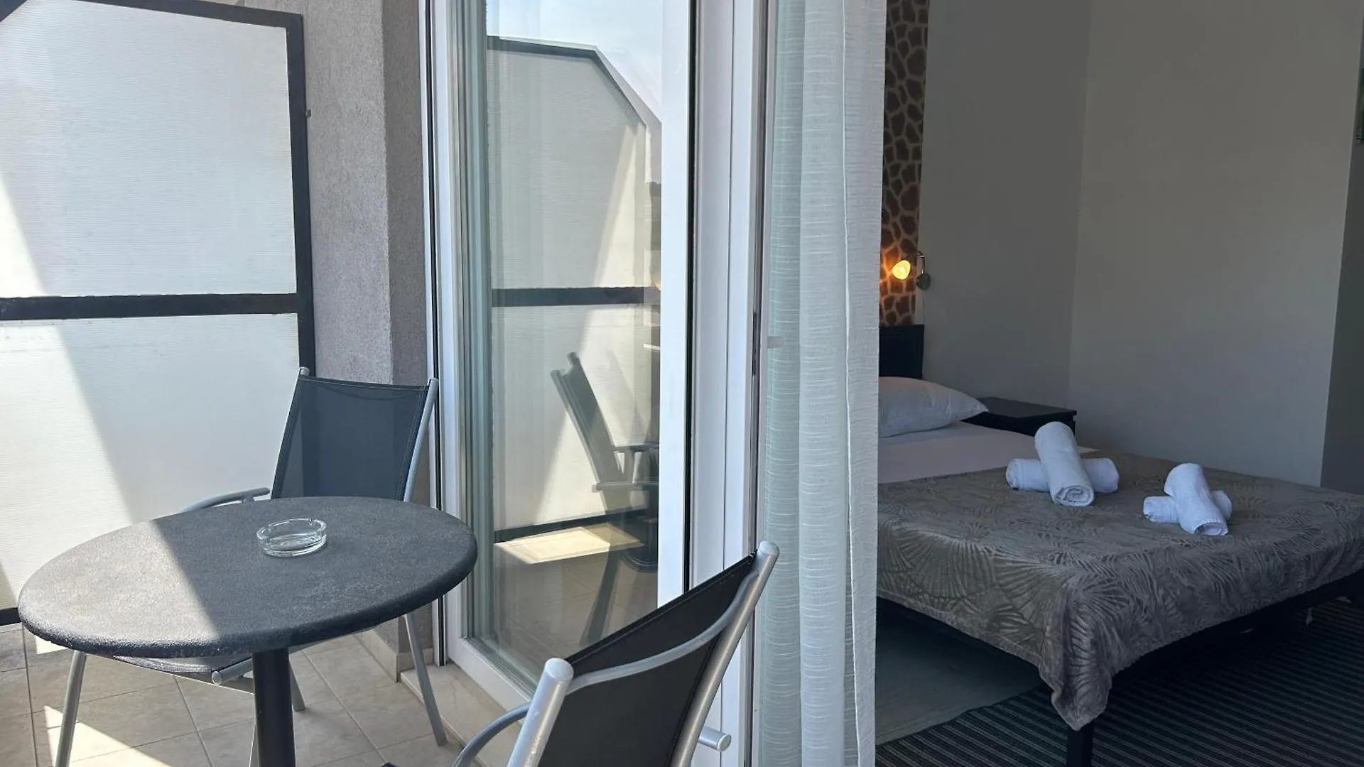 Affabilis Vip House - Top Location Right Next To The Beach - Free Parking - Sea View - Facilities And Activities Within Walking Distance - 15 Minutes From Split Airport - Buralux Properties Trogir Apartment