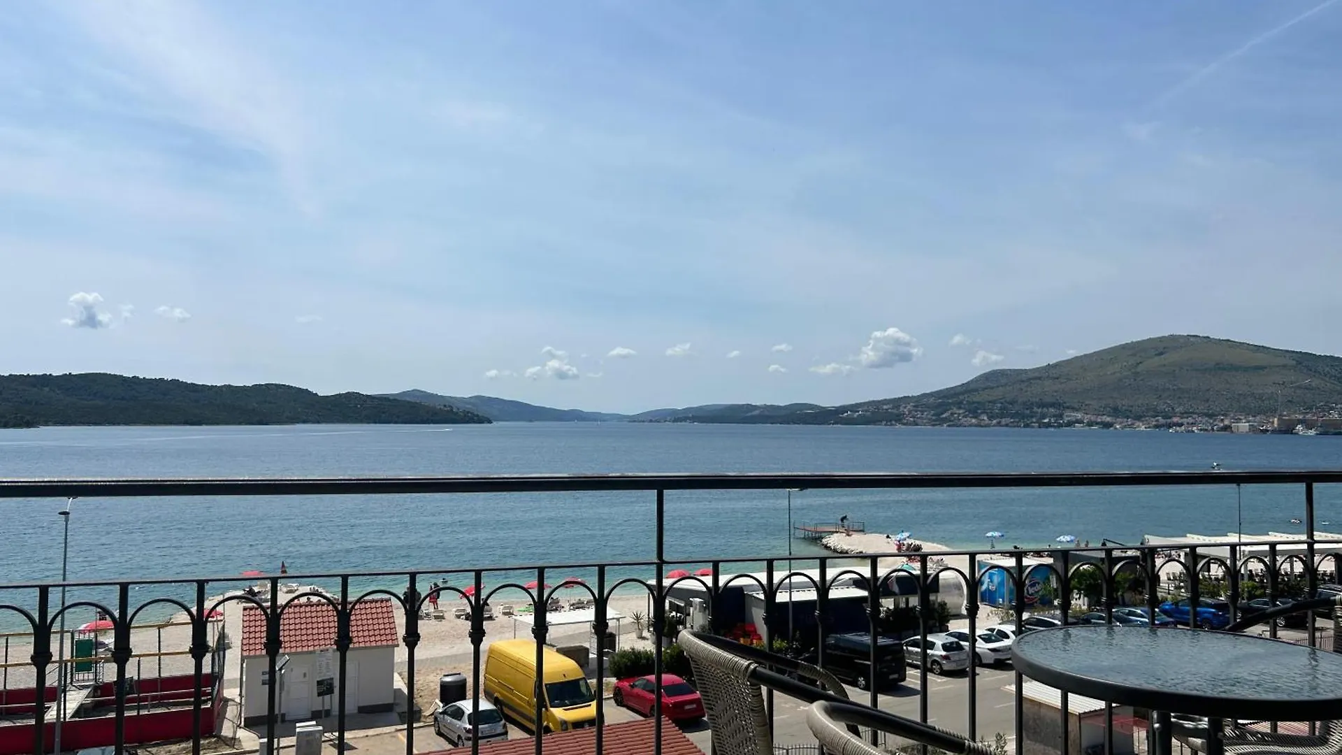 Apartment Affabilis Vip House - Top Location Right Next To The Beach - Free Parking - Sea View - Facilities And Activities Within Walking Distance - 15 Minutes From Split Airport - Buralux Properties Trogir