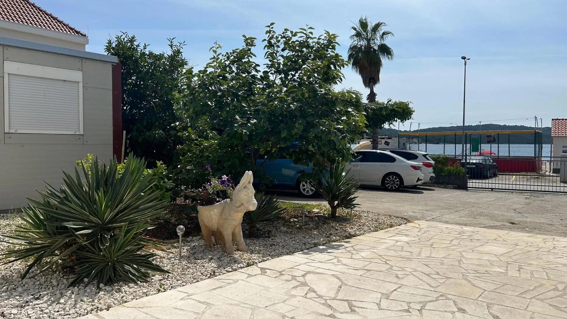 Affabilis Vip House - Top Location Right Next To The Beach - Free Parking - Sea View - Facilities And Activities Within Walking Distance - 15 Minutes From Split Airport - Buralux Properties Trogir 0*,  Croatia