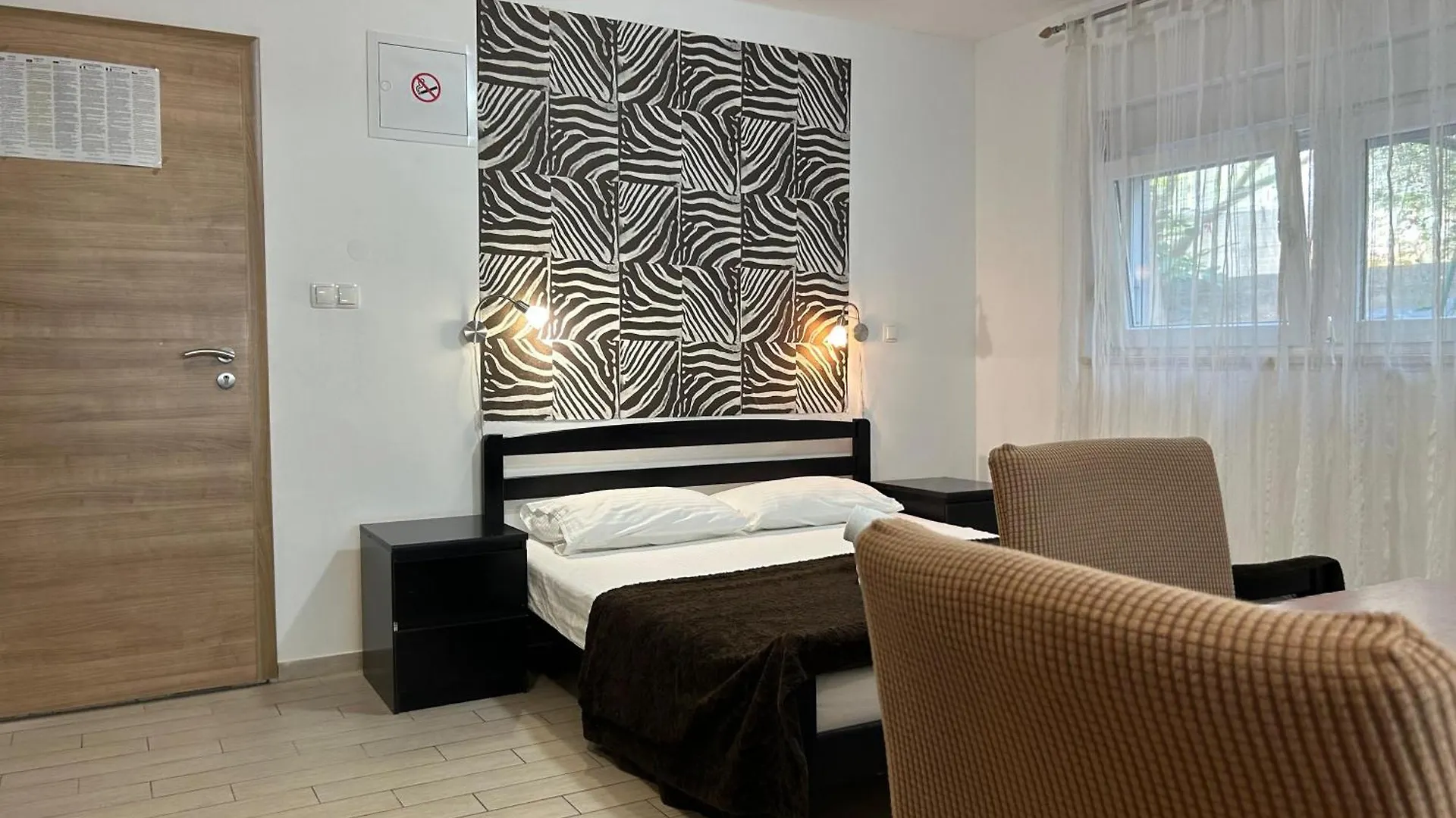 Affabilis Vip House - Top Location Right Next To The Beach - Free Parking - Sea View - Facilities And Activities Within Walking Distance - 15 Minutes From Split Airport - Buralux Properties Trogir Apartment