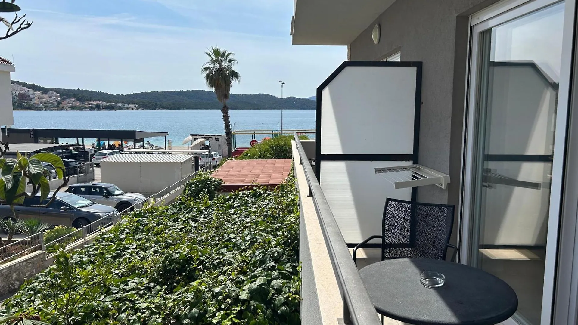 Affabilis Vip House - Top Location Right Next To The Beach - Free Parking - Sea View - Facilities And Activities Within Walking Distance - 15 Minutes From Split Airport - Buralux Properties Trogir Apartment