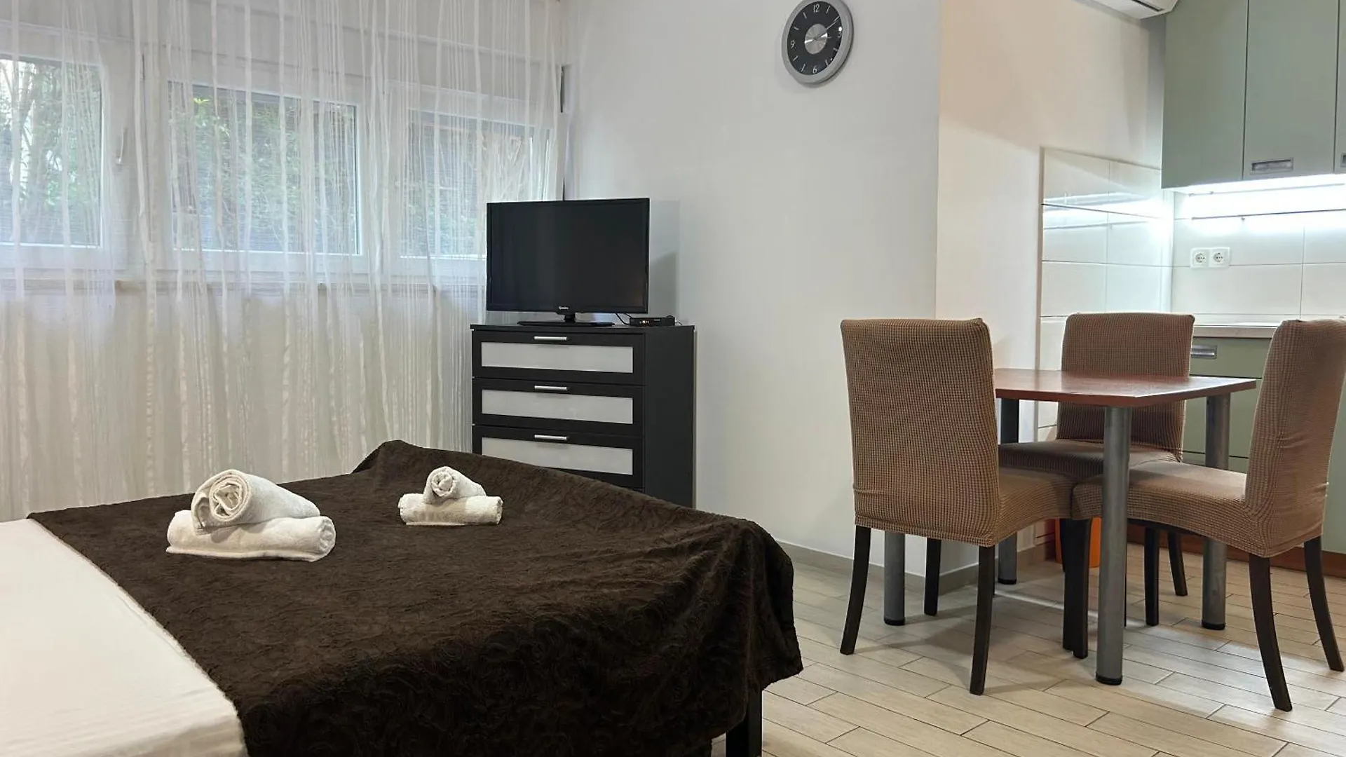 Affabilis Vip House - Top Location Right Next To The Beach - Free Parking - Sea View - Facilities And Activities Within Walking Distance - 15 Minutes From Split Airport - Buralux Properties Trogir Croatia