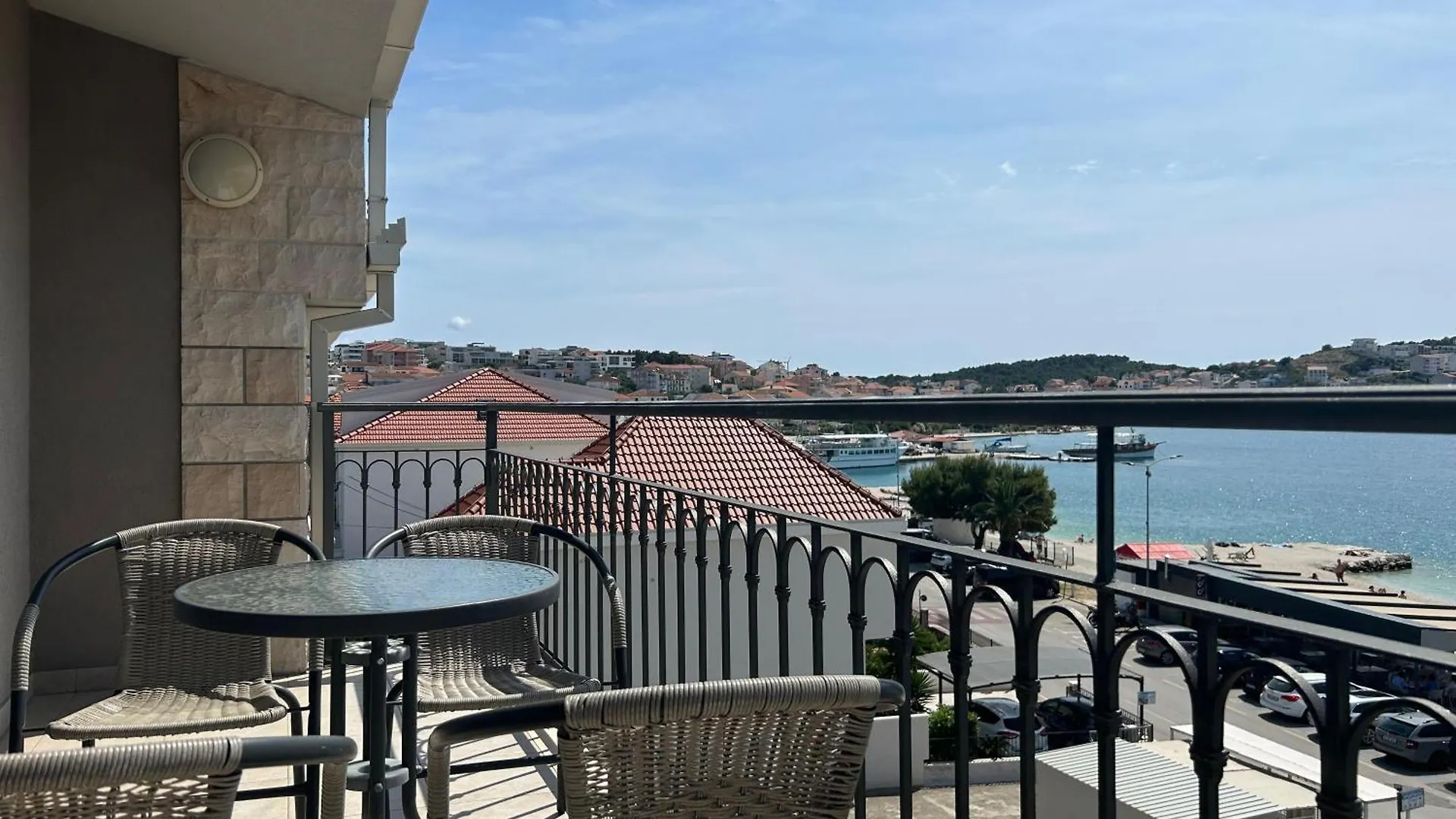 Affabilis Vip House - Top Location Right Next To The Beach - Free Parking - Sea View - Facilities And Activities Within Walking Distance - 15 Minutes From Split Airport - Buralux Properties Trogir Apartment