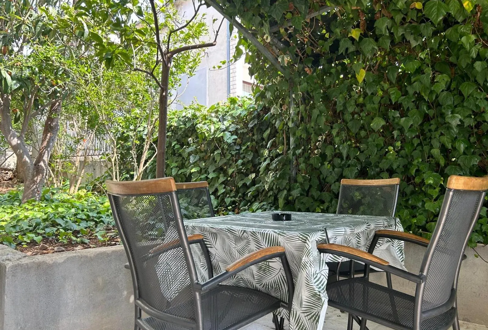 Affabilis Vip House - Top Location Right Next To The Beach - Free Parking - Sea View - Facilities And Activities Within Walking Distance - 15 Minutes From Split Airport - Buralux Properties Trogir Apartment