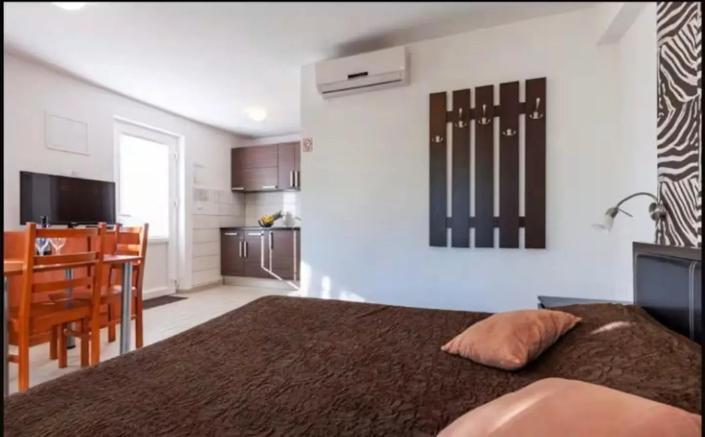 Affabilis Vip House - Top Location Right Next To The Beach - Free Parking - Sea View - Facilities And Activities Within Walking Distance - 15 Minutes From Split Airport - Buralux Properties Trogir Apartment