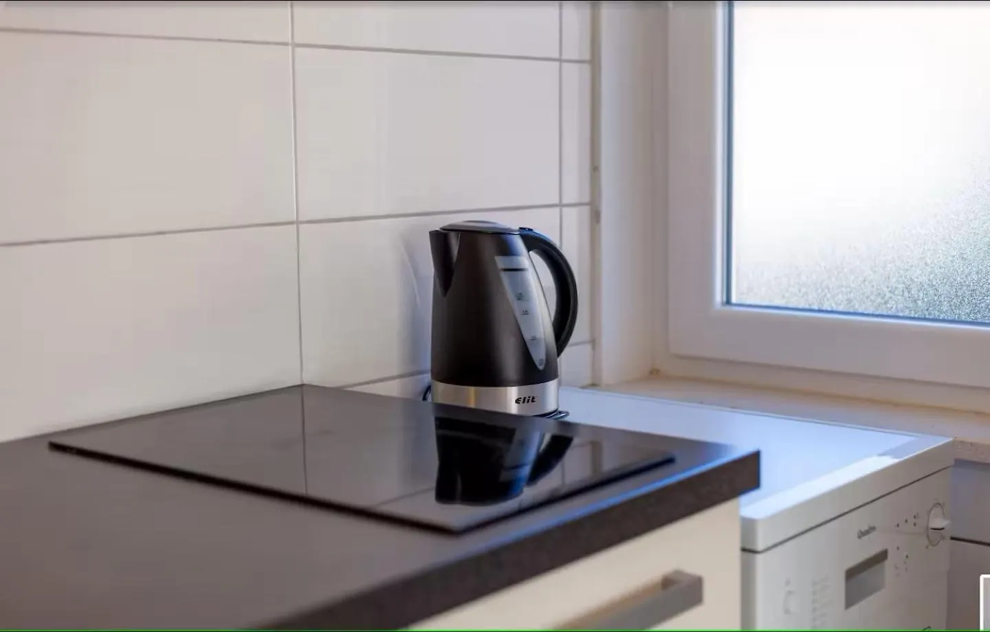 Affabilis Vip House - Top Location Right Next To The Beach - Free Parking - Sea View - Facilities And Activities Within Walking Distance - 15 Minutes From Split Airport - Buralux Properties Trogir Apartment