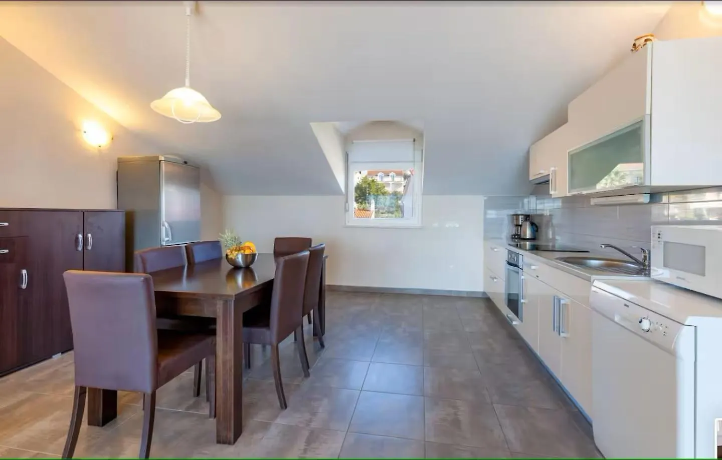 Apartment Affabilis Vip House - Top Location Right Next To The Beach - Free Parking - Sea View - Facilities And Activities Within Walking Distance - 15 Minutes From Split Airport - Buralux Properties Trogir